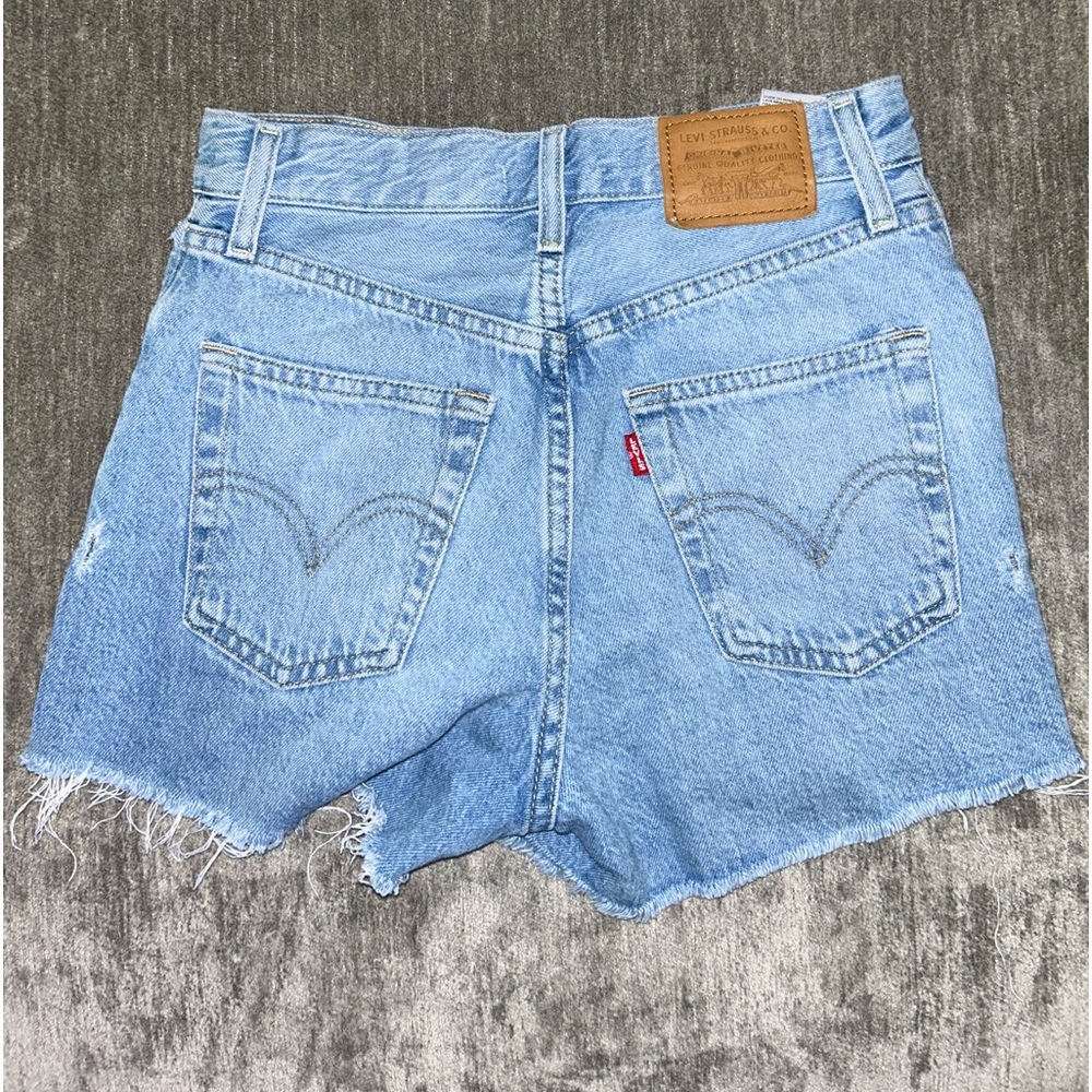 Levi's Ribcage Shorts - Picture 2 of 3